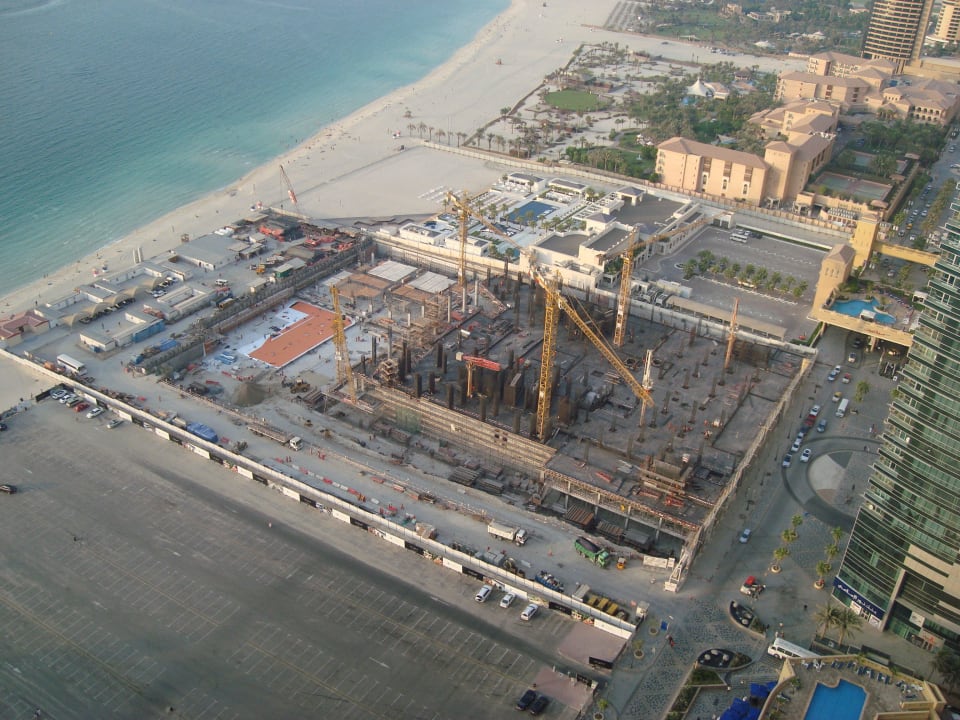 Baustelle rechts Hilton Dubai Jumeirah