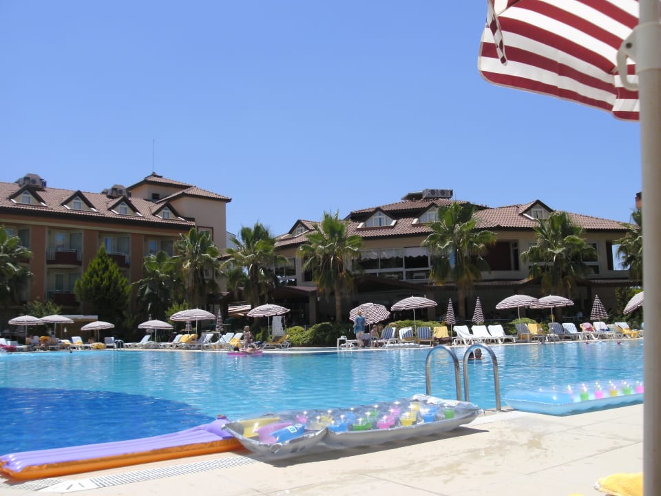 Von der Liege aus auf das Restaurant Hotel Orfeus Park