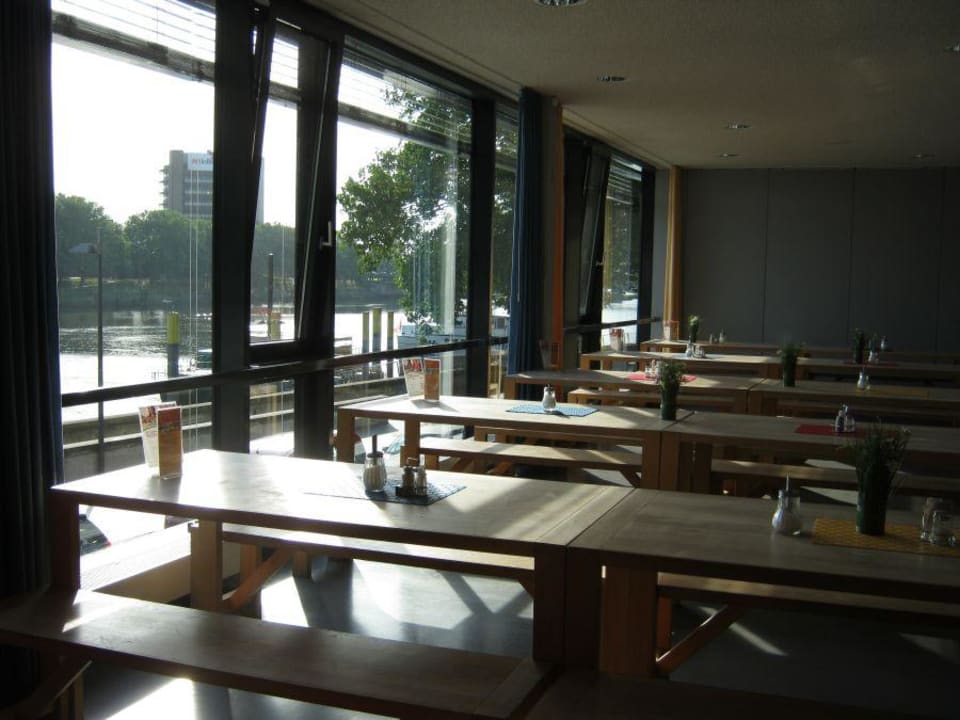 Sitzplätze im Speiseraum DJH Jugendherberge Bremen