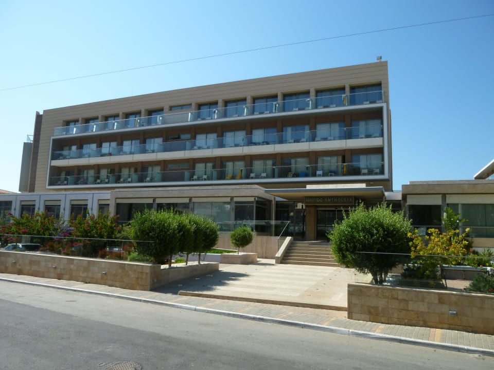 Aussenansicht Hotel von der Straßenseite I Resort Beach Hotel & Spa