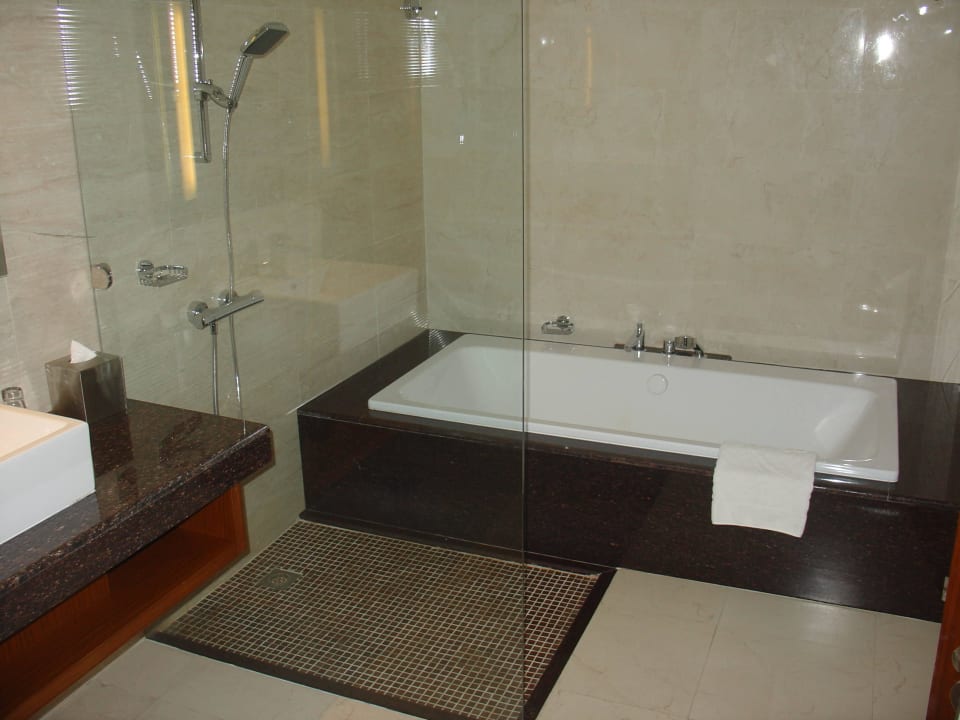 Bad/Dusche DoubleTree by Hilton Resort & Spa Marjan Island
