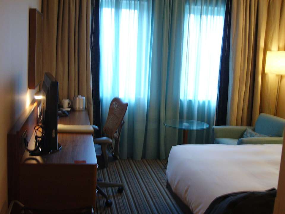 Vom Eingang her aufgenommen Hilton Garden Inn Frankfurt Airport