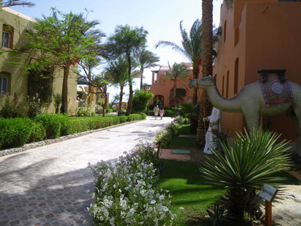 Weg zum Strand Hotel JAZ Makadi Star & Spa