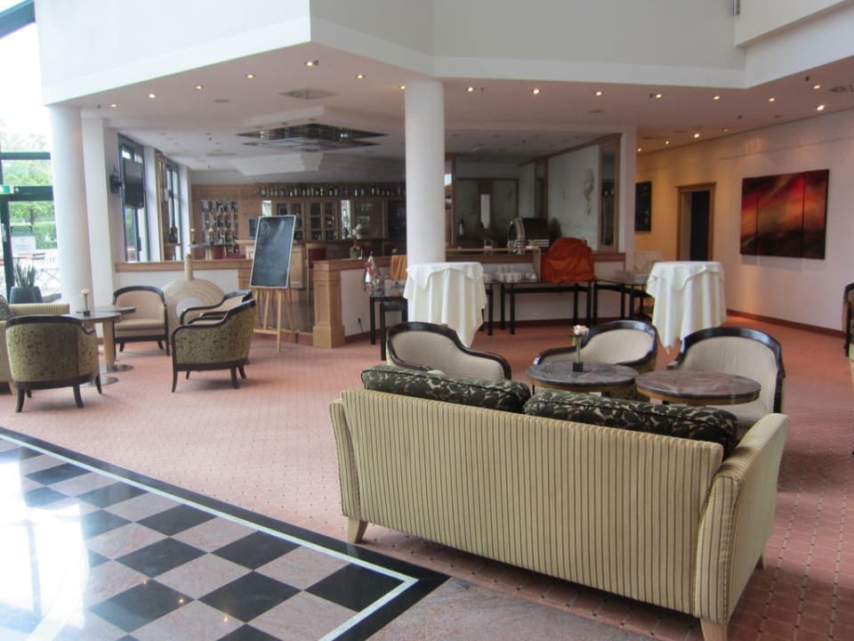 Lobby-Bereich Atomis Hotel Munich Airport by Mercure