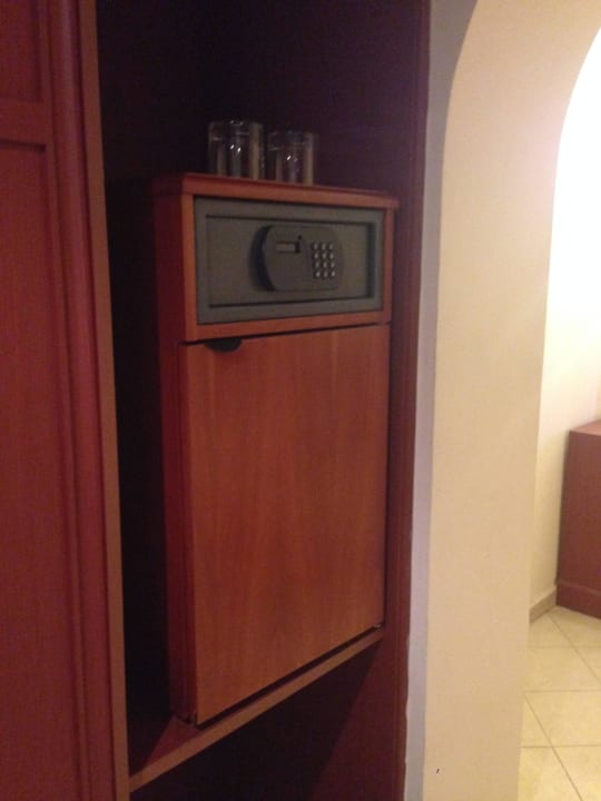 Сейф(не работает) Aladdin Beach Resort