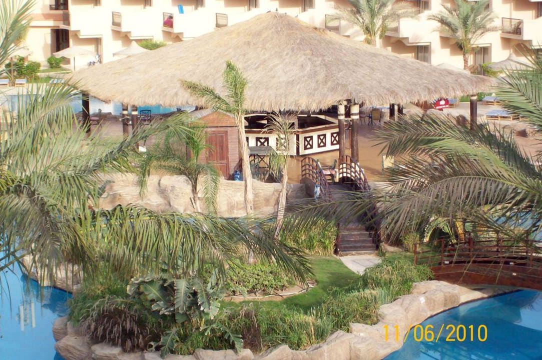 Einer von 3 Poolbars Pyramisa Beach Resort Sahl Hasheesh