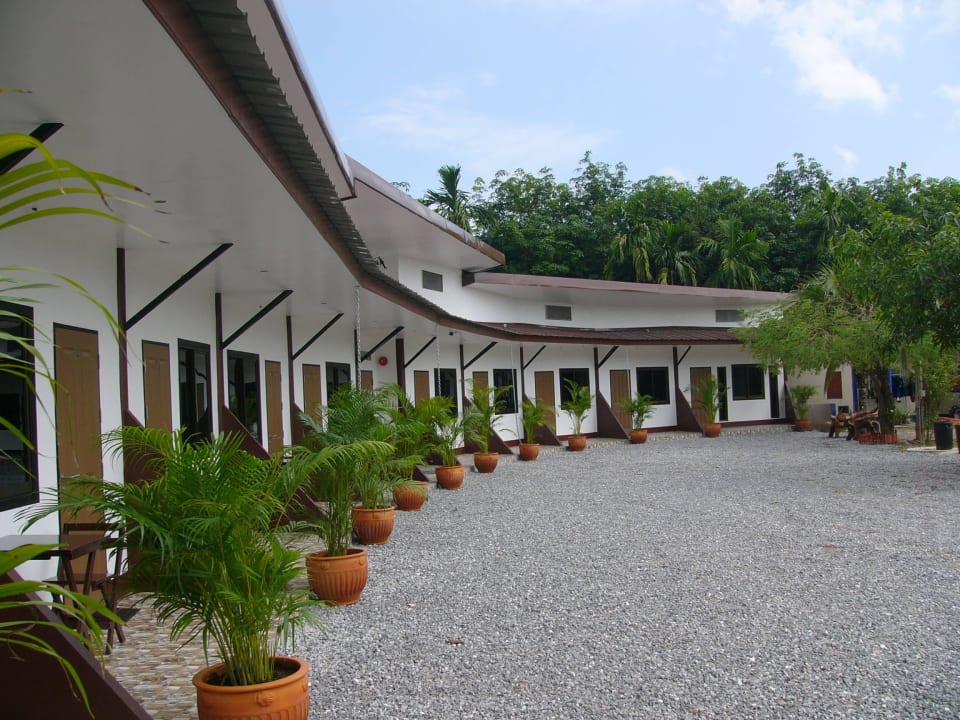 Front picture of the motel Kevin House 1