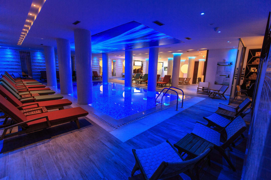 Pool Kalamper Hotel & Spa