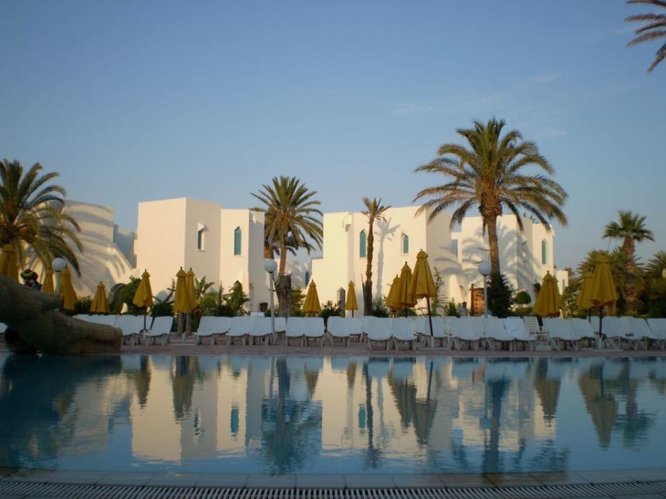Photo de la piscine Ruspina Beach Resort