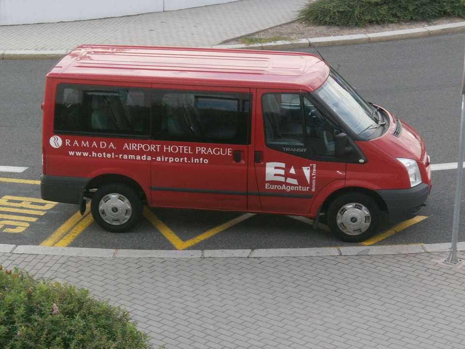 Der kostenlose Shuttlebus Hotel Ramada Airport