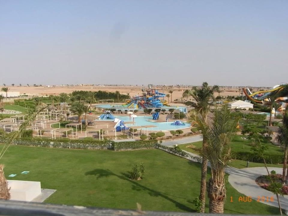 Ausblick vom Ruhebereich auf die Hotelanlage Jaz Aquaviva