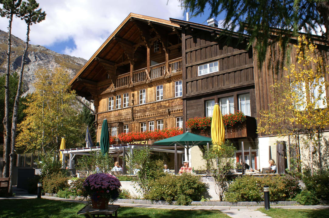 Aussenansicht Sommer Schweizerhaus Swiss Quality Hotel