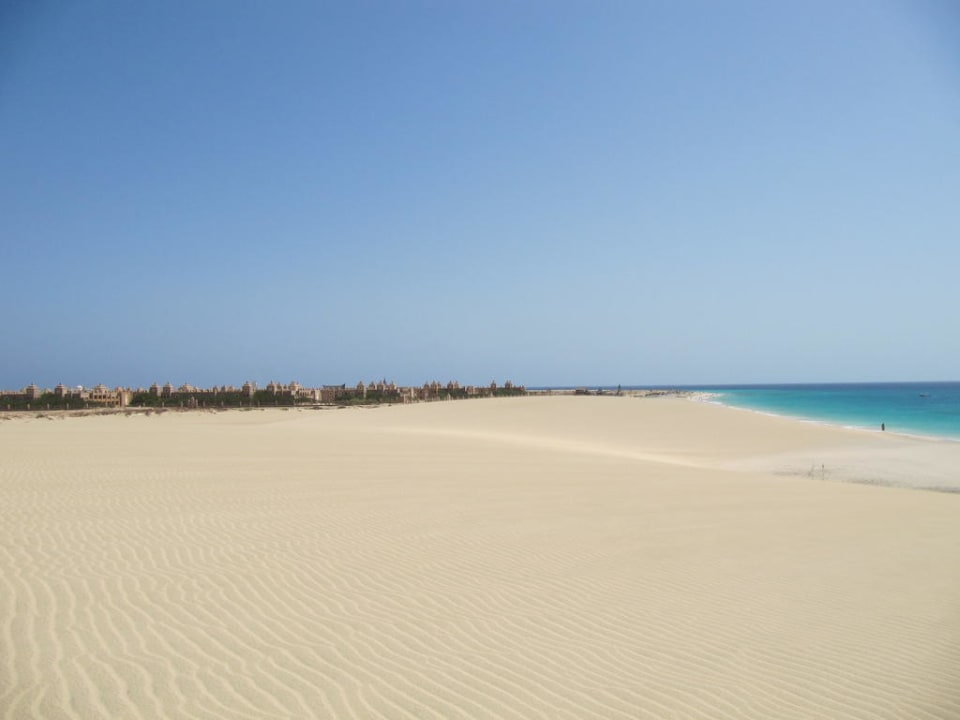 Anlage vom Strand aus Hotel Riu Funana