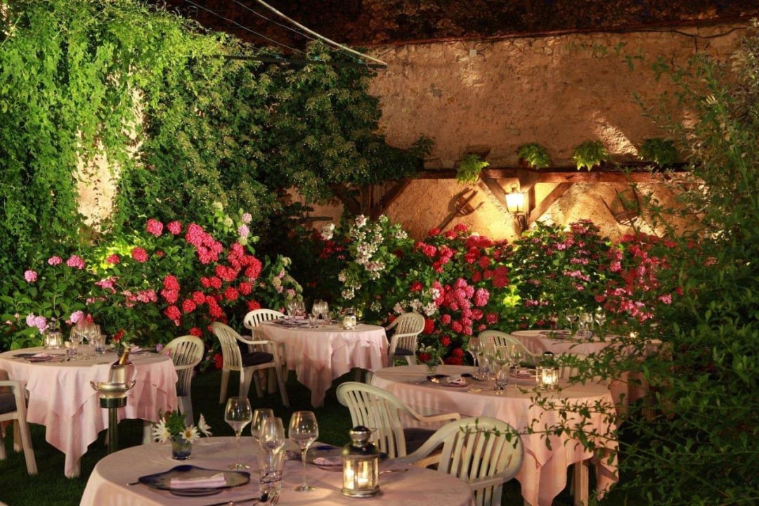 Service au jardin  Hotel de l'Agneau