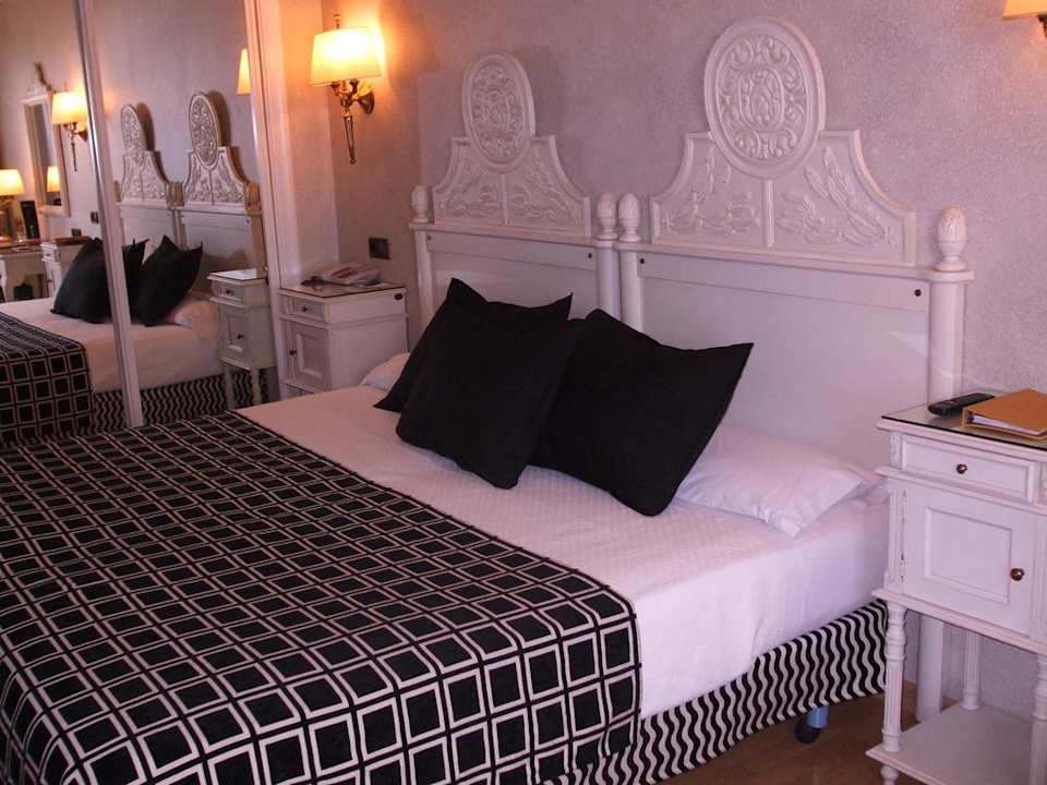Zimmer Sallés Hotel Pere IV