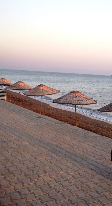 Strand sehr schmal Royal Beach Club Hotel