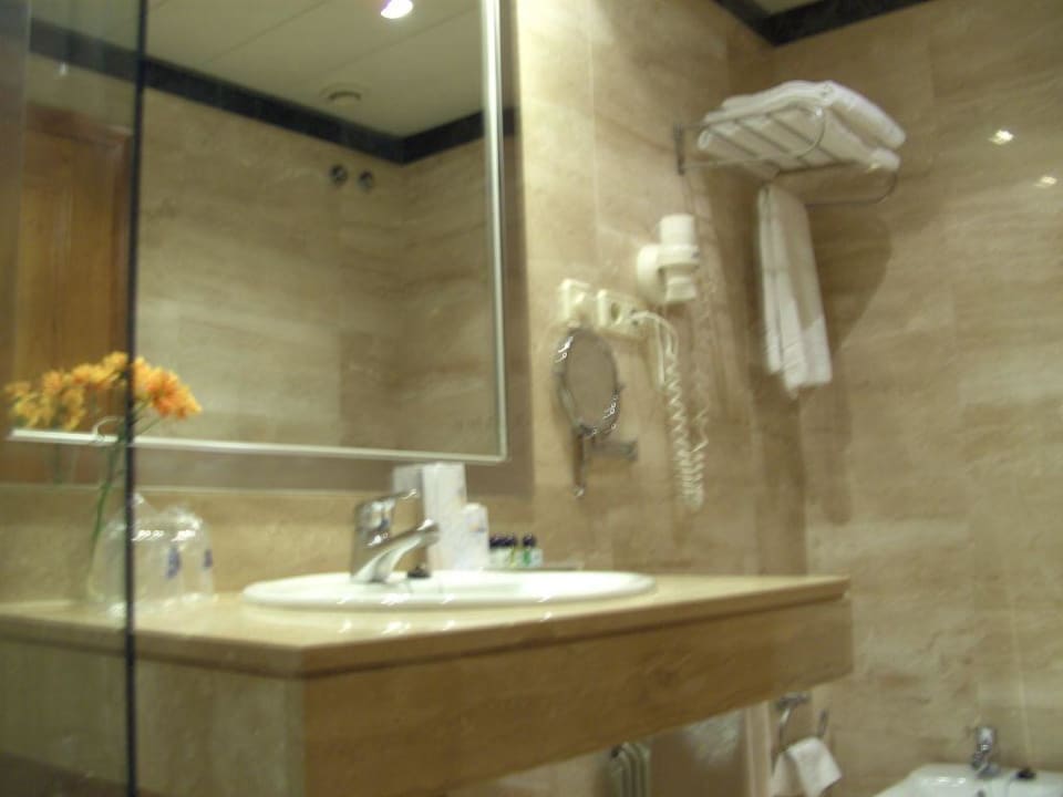 Bad Hotel H10 Montcada