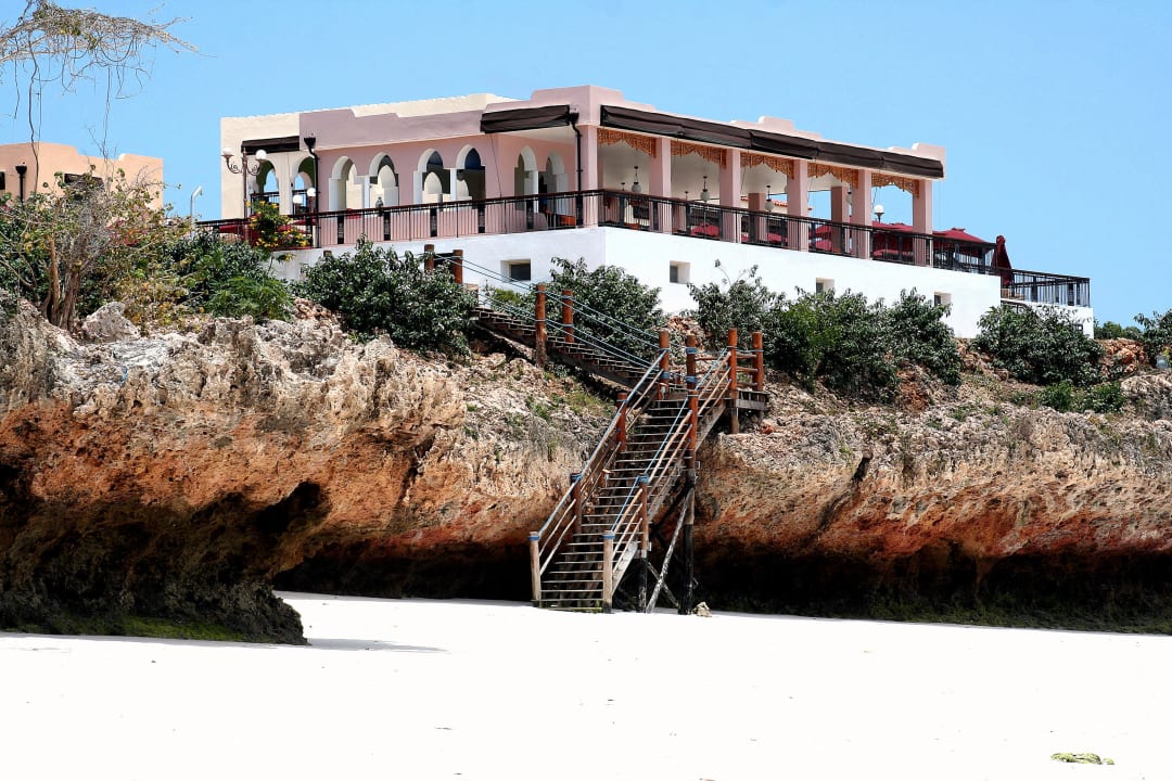 Sunsetbar vom Strand aus Hotel Riu Palace Zanzibar