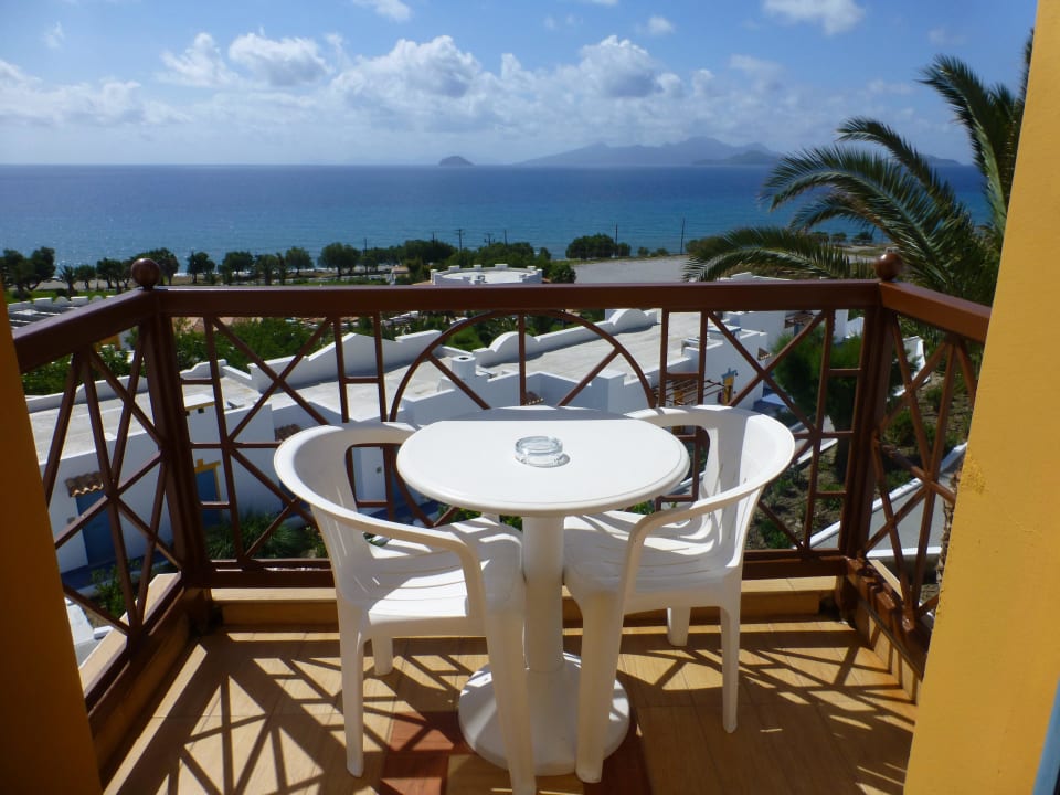 Klein aber dafür super Ausblick vom Balkon Lagas Aegean Village