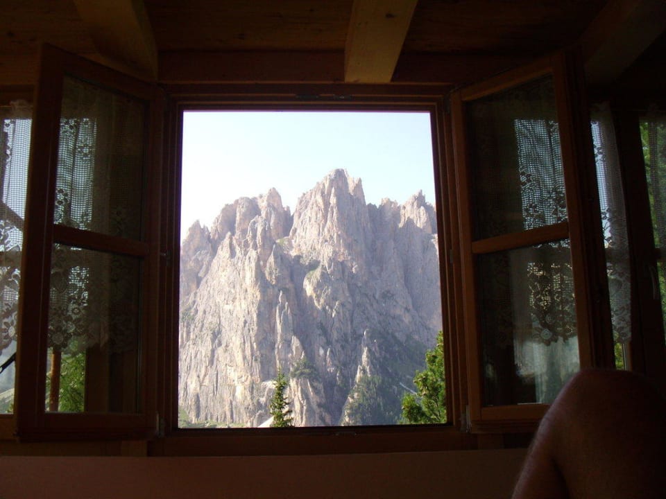 Ausblick vom Zimmer direkt auf die Berge Berghaus Negritella