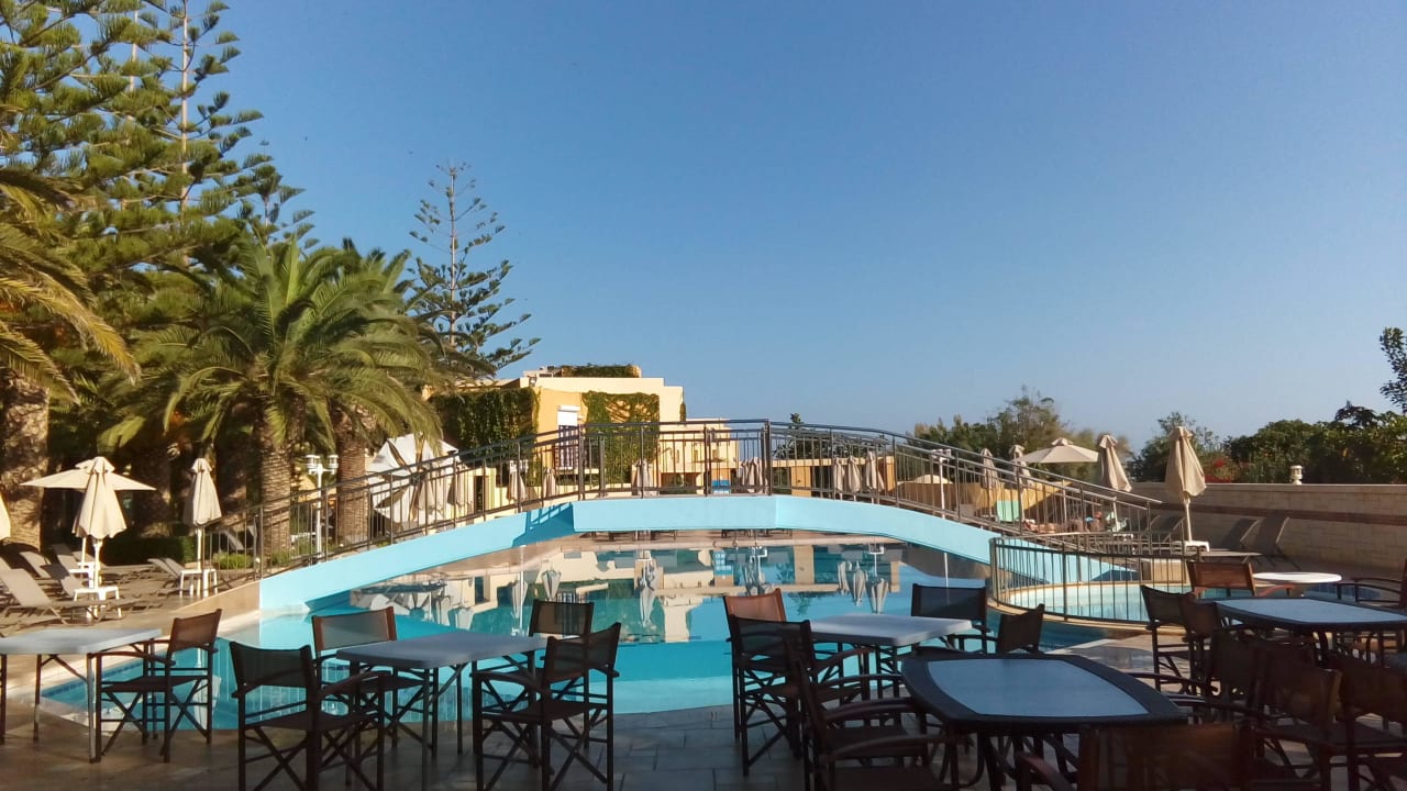 Pool Vantaris Luxury Beach Resort