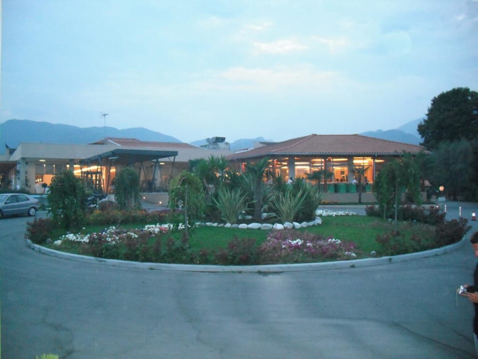 Vor dem Hotel alltoura Club Hotel Poseidon Palace