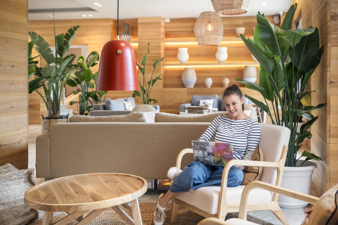 Lobby Hotel Indalo Park