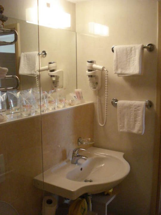 Badezimmer Waschbecken Valamar Tamaris Hotel