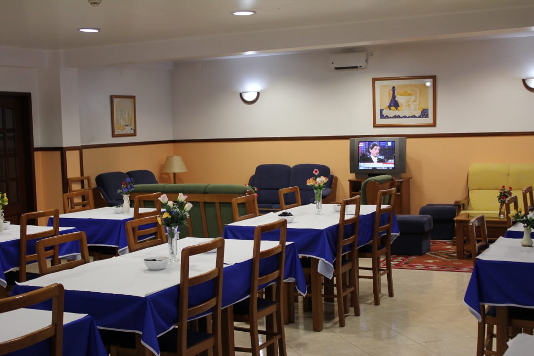 Frühstücksraum/Fernsehecke Hotel Dos Anjos