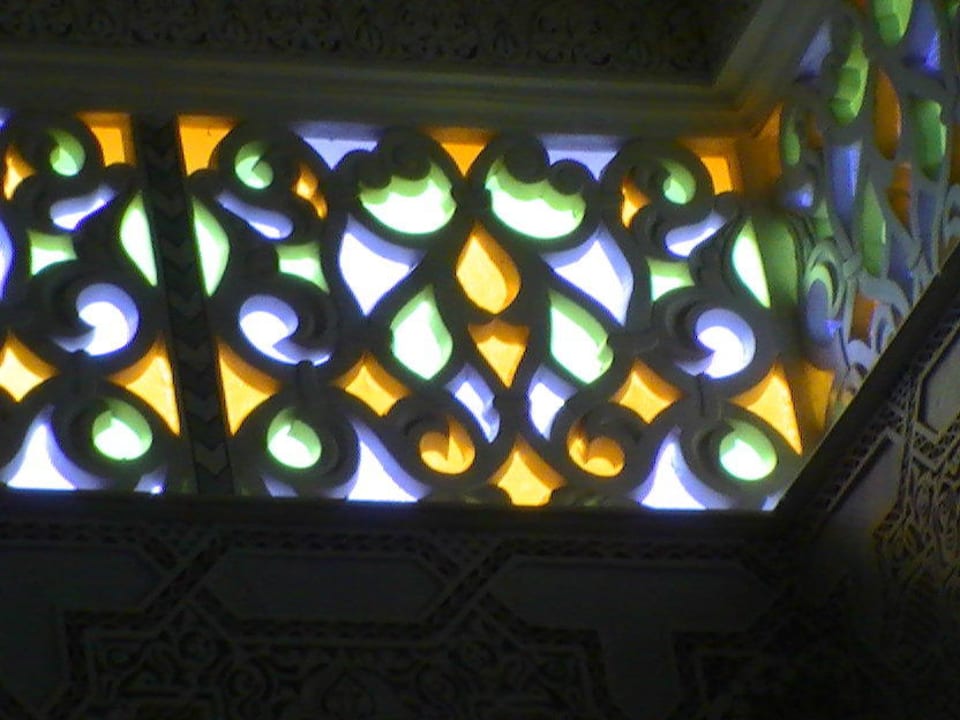 Schöne Glasfenster in der Rezeption Pickalbatros Alf Leila Wa Leila Resort - Neverland Hurghada