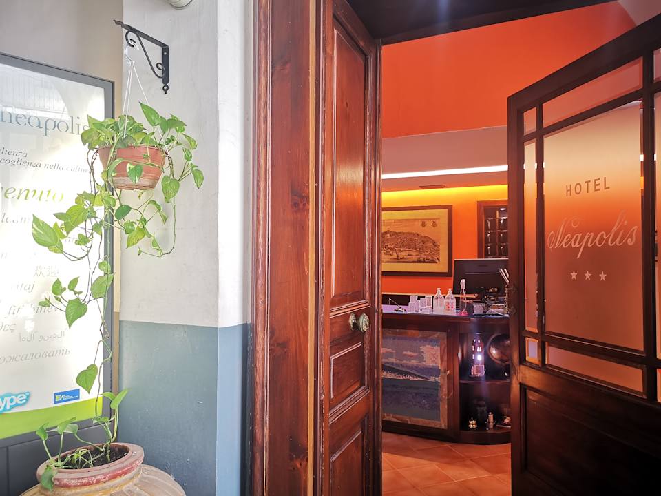 Lobby Hotel Neapolis