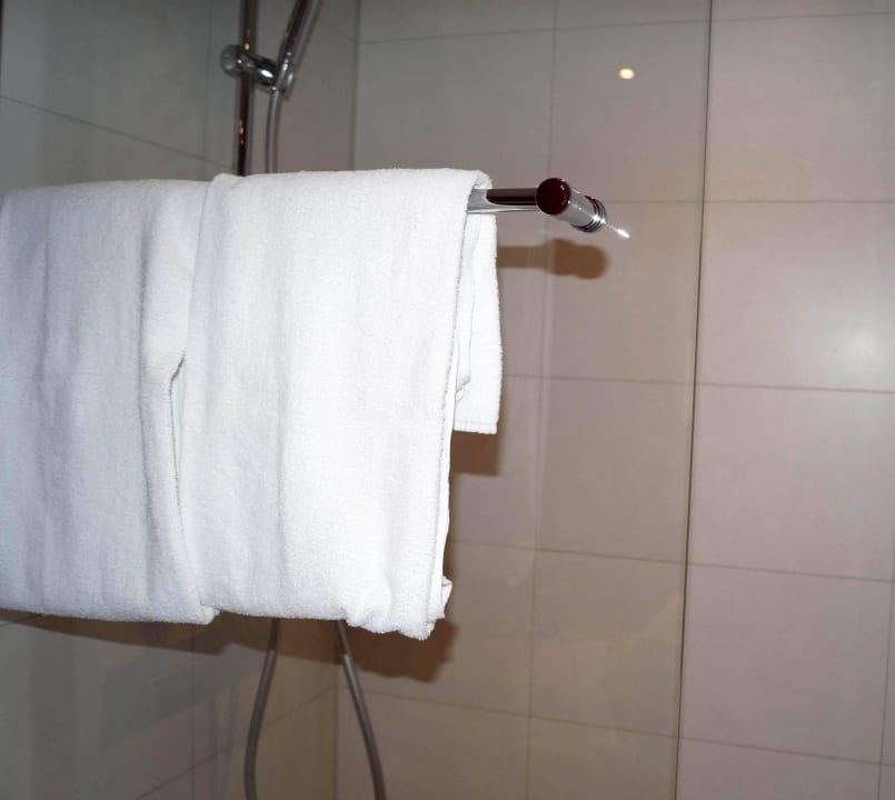 Raum / Bad-WC (Innenansicht) Dorint City-Hotel Salzburg