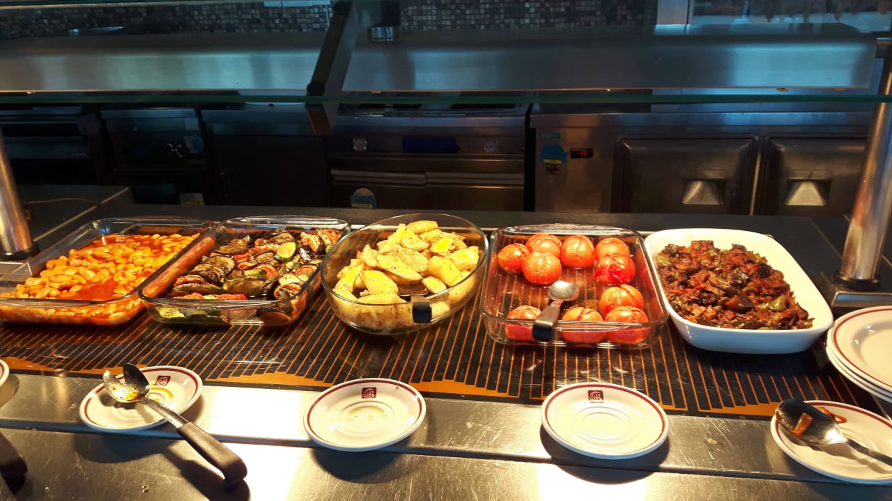 Gutes Essen, große Auswahl Constantinou Bros Athena Beach Hotel