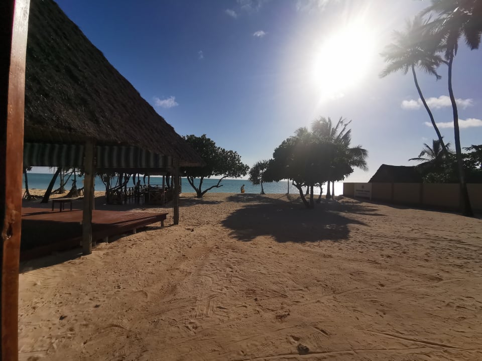 Strand Neptune Pwani Beach Resort & Spa