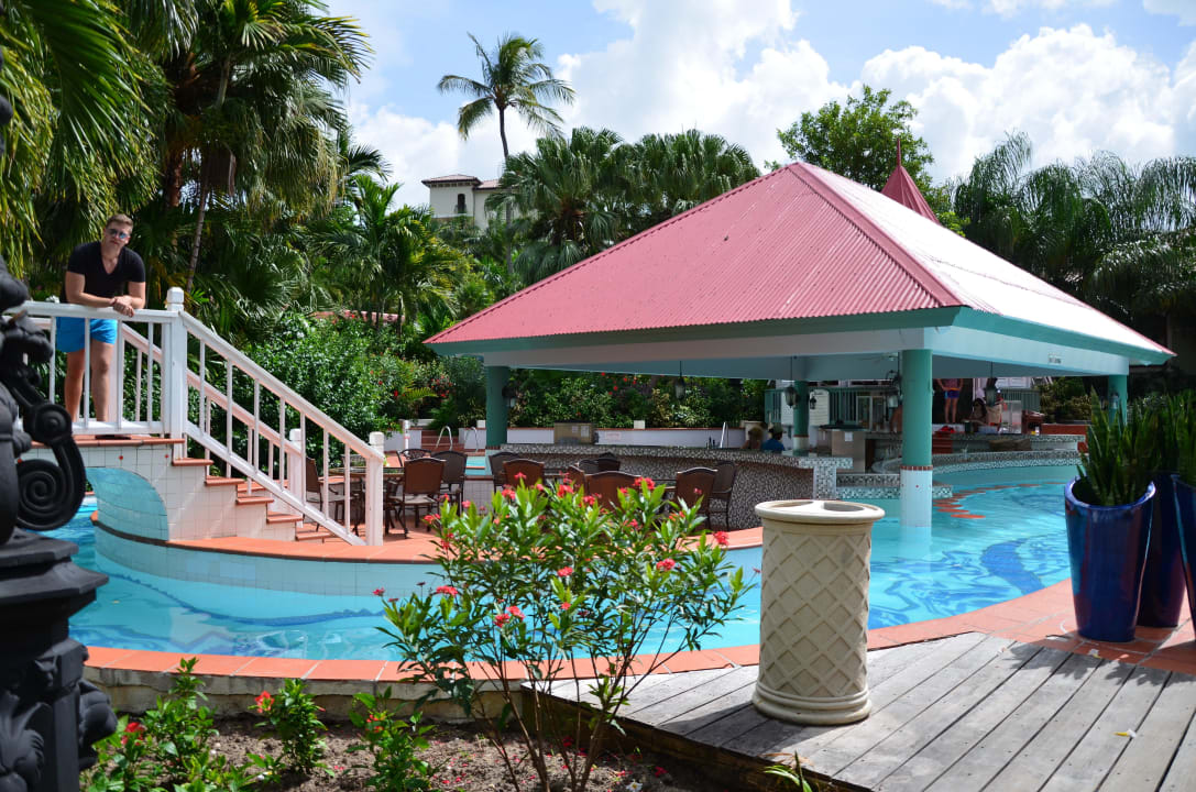 Bar am Pool Sandals Grande Antigua
