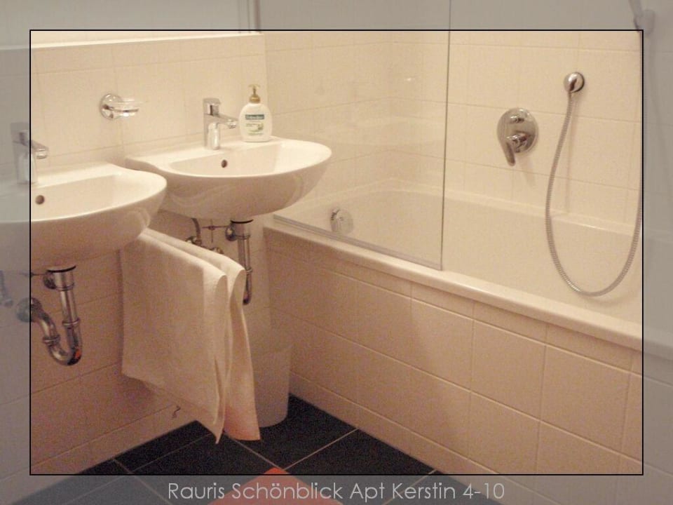 Bad 1 mit Badewanne Schönblick Mountain Resort & Spa - Das Original!