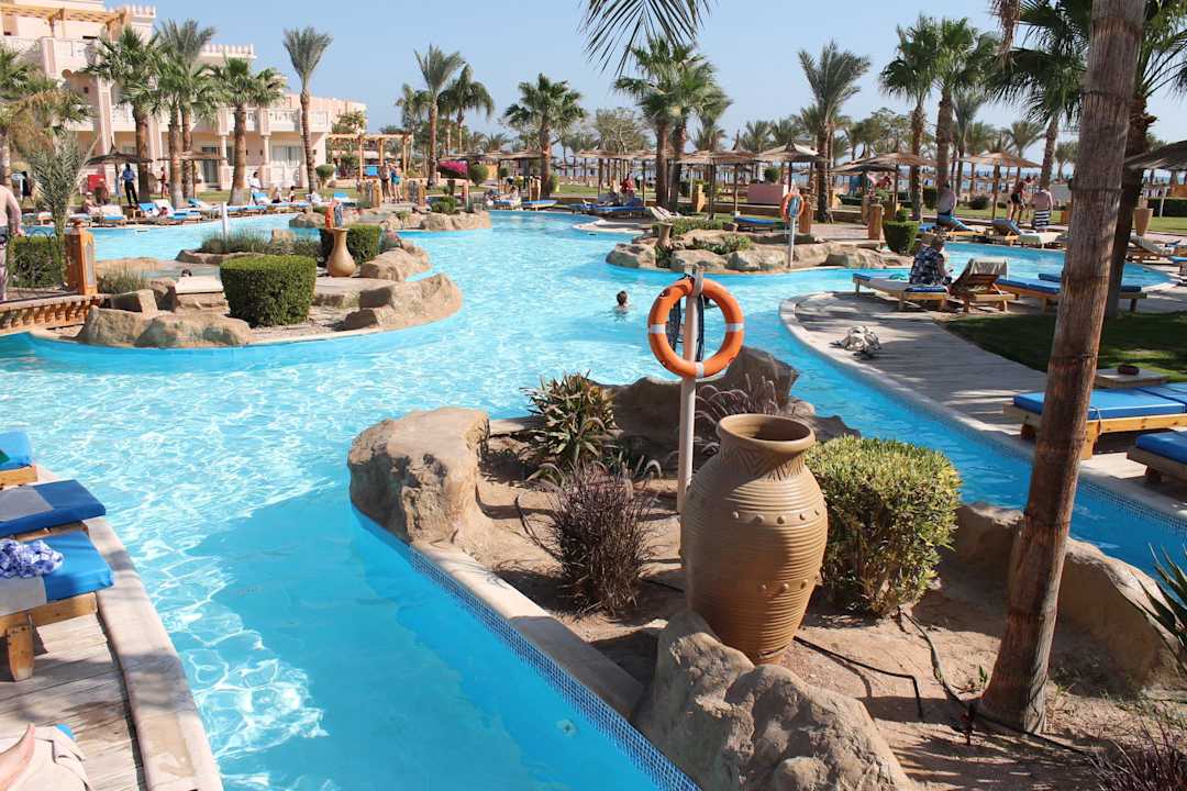 Der gewärmte Teil des pools Pickalbatros Palace Resort