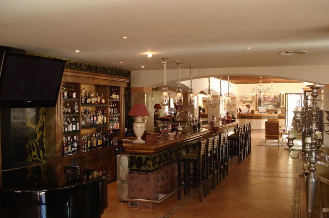 Blick von der Terrasse zur Bar Mon Port Hotel & Spa