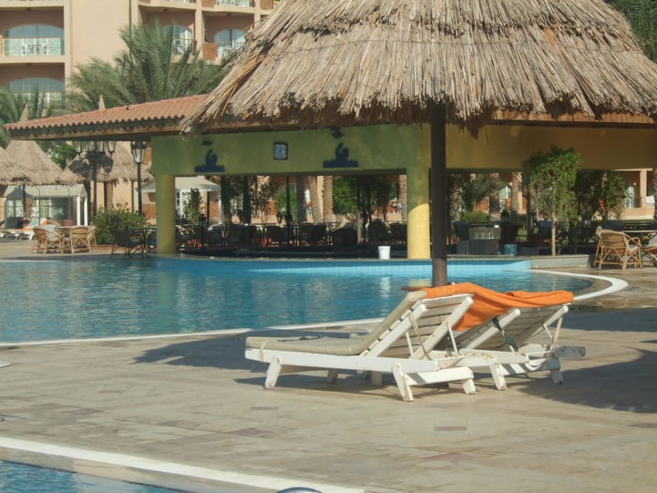Poolbar Siva Grand Beach