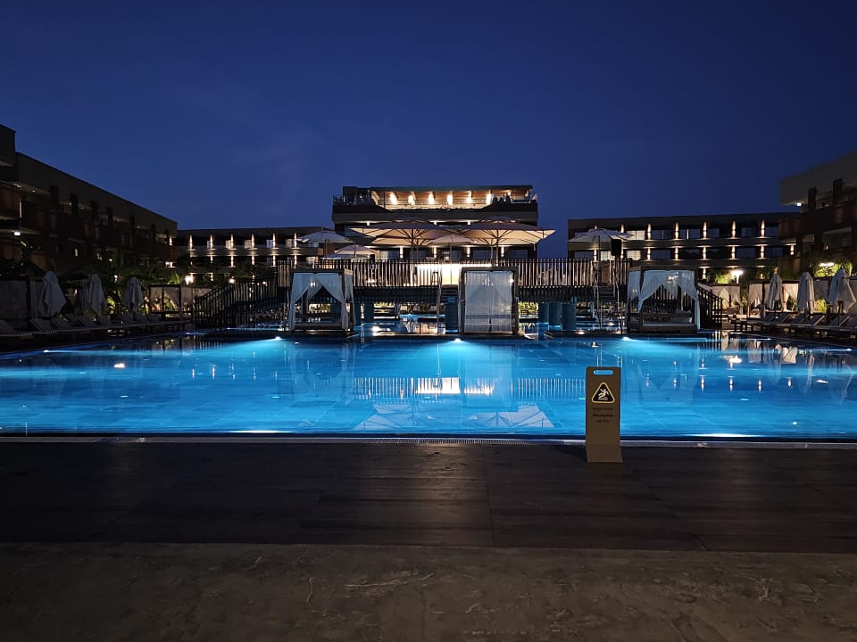 Pool Jacaranda Luxury Resort