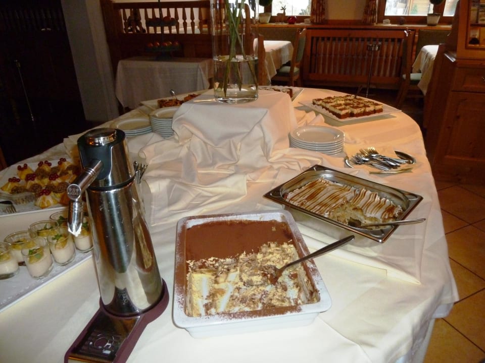 Nachmittagskuchen Alpines Gourmet Hotel Montanara