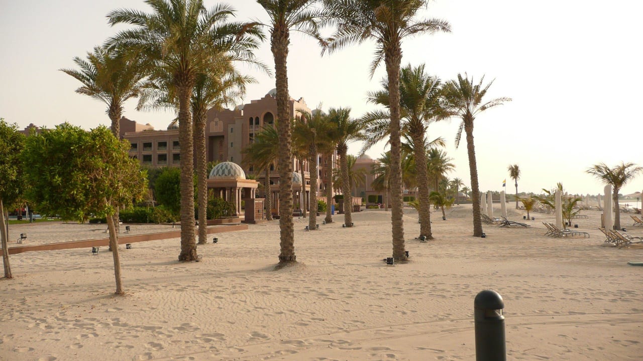 Menschenleer Emirates Palace Mandarin Oriental