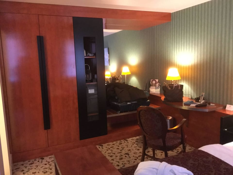 Schreibtisch  Mercure Grand Hotel Biedermeier