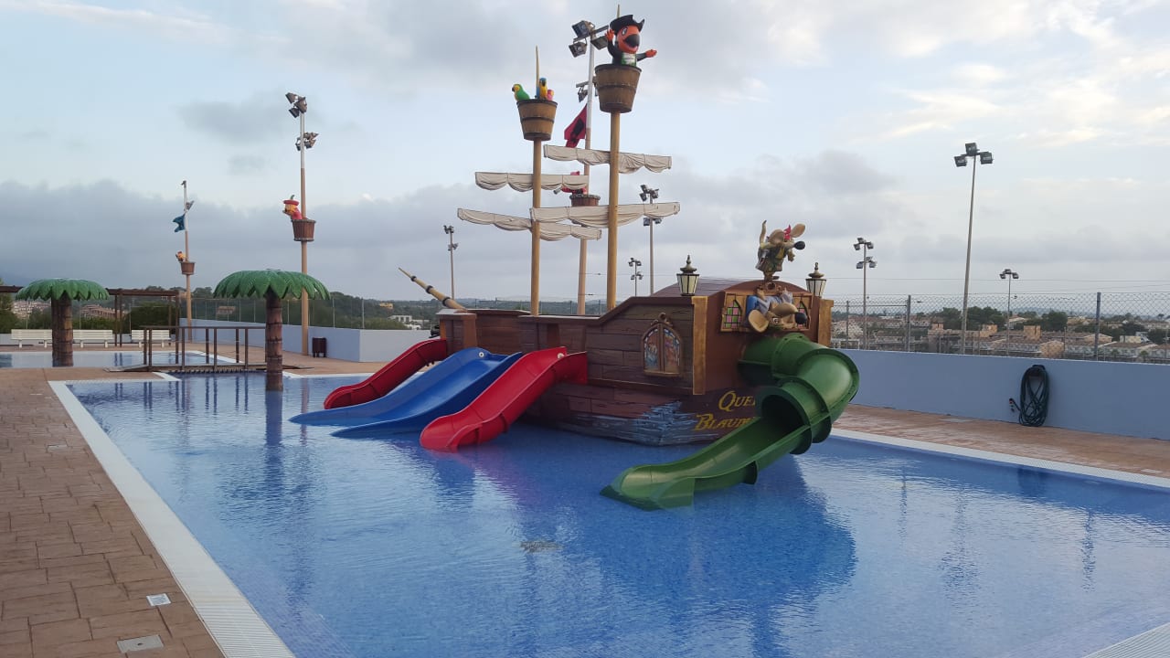 Pool blau punta reina