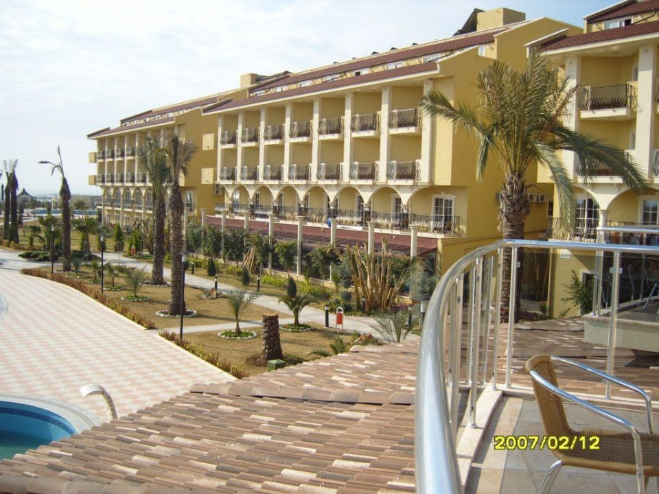 Ausblick von der Terrasse im 1. Stock. Belek Beach Resort Hotel