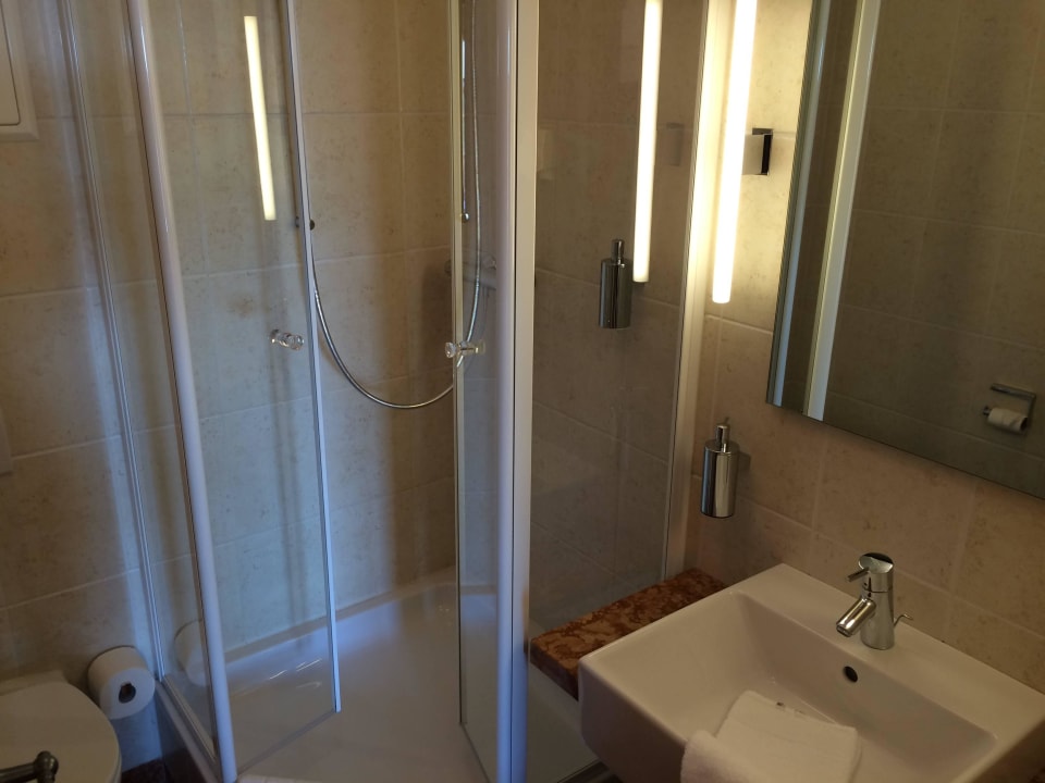 Badezimmer Hotel Zum Grünen Baum Plattling
