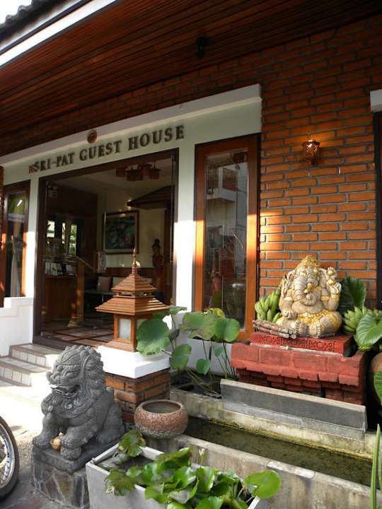 Der Eingang Guesthouse Sripat