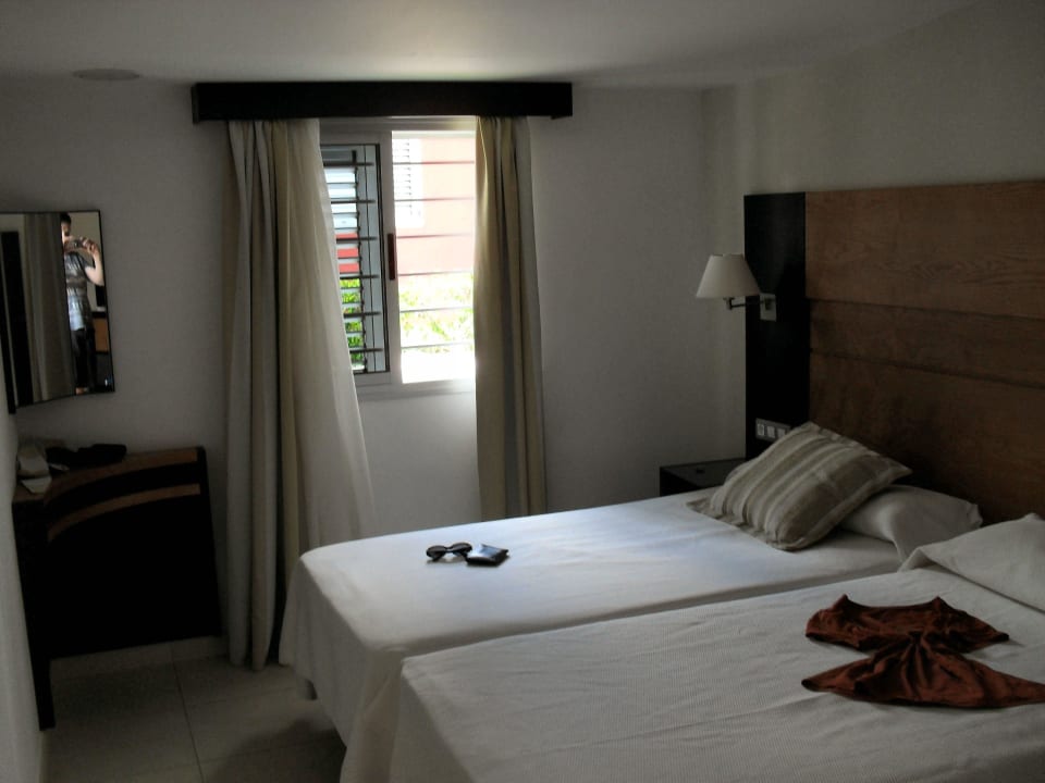 Schlafzimmer HL Miraflor Suites Hotel