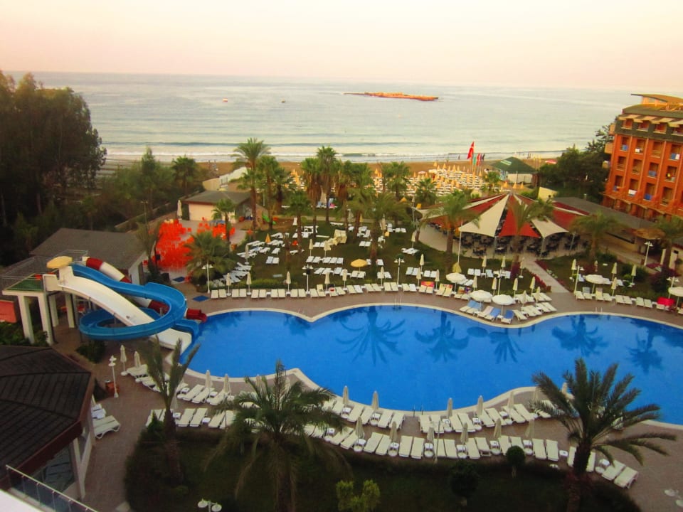 Раннее утро Annabella Diamond Hotel & Spa