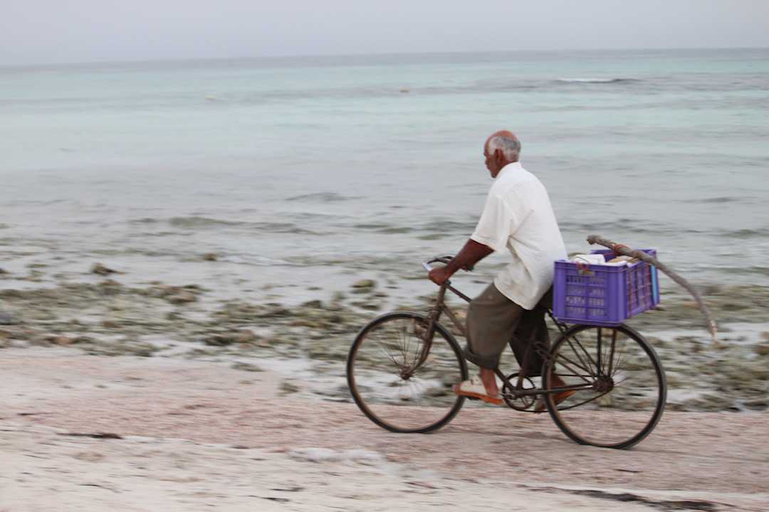 Fischer auf dem Weg zur Arbeit Calimera Yati Beach